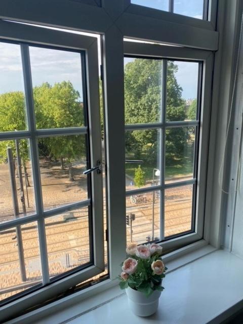 Danhostel Odense City Екстериор снимка A window with secondary glazing