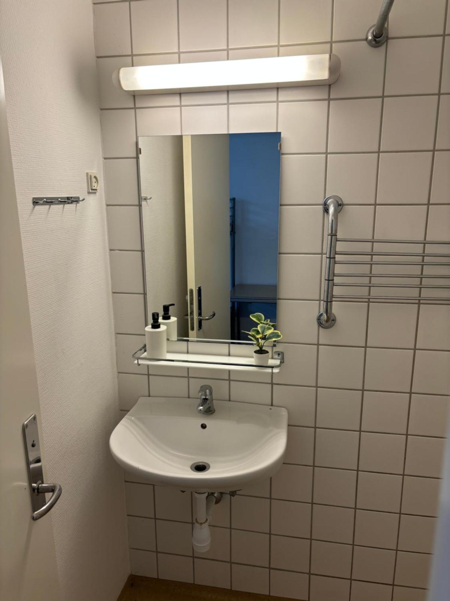 Danhostel Odense City Екстериор снимка Bathroom in a student apartment