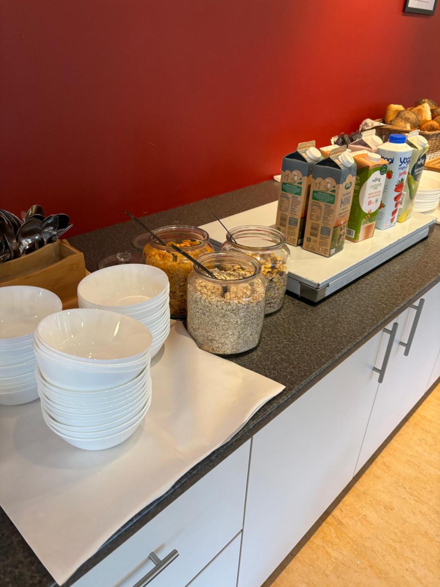 Danhostel Odense City Екстериор снимка Breakfast buffet at a hotel