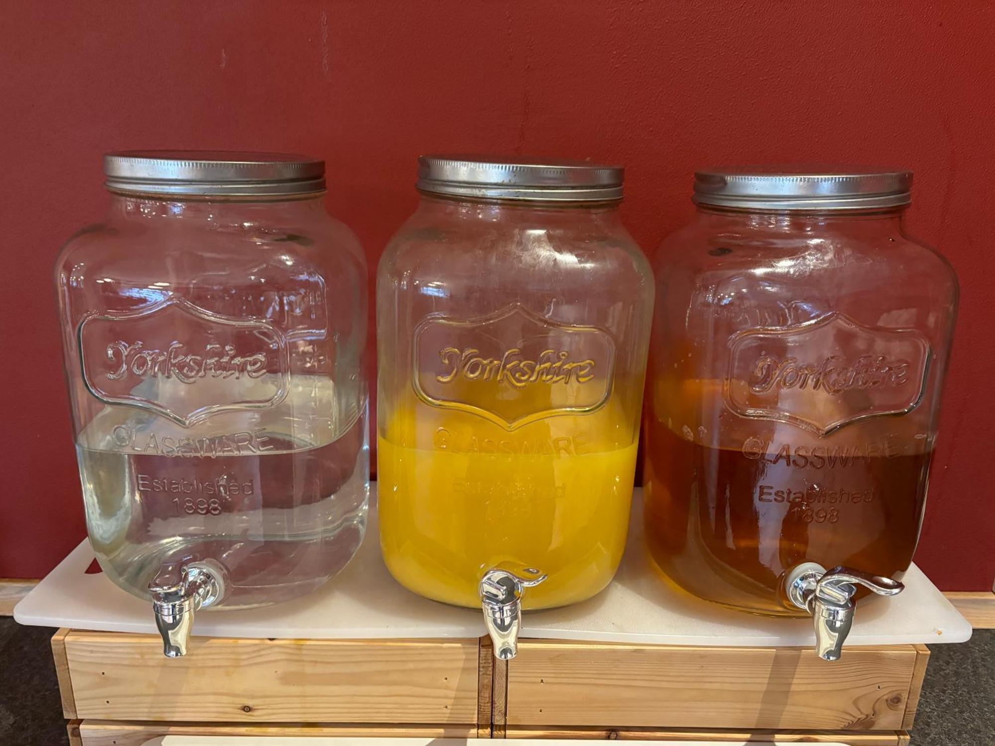 Danhostel Odense City Екстериор снимка Mason jar beverage dispensers