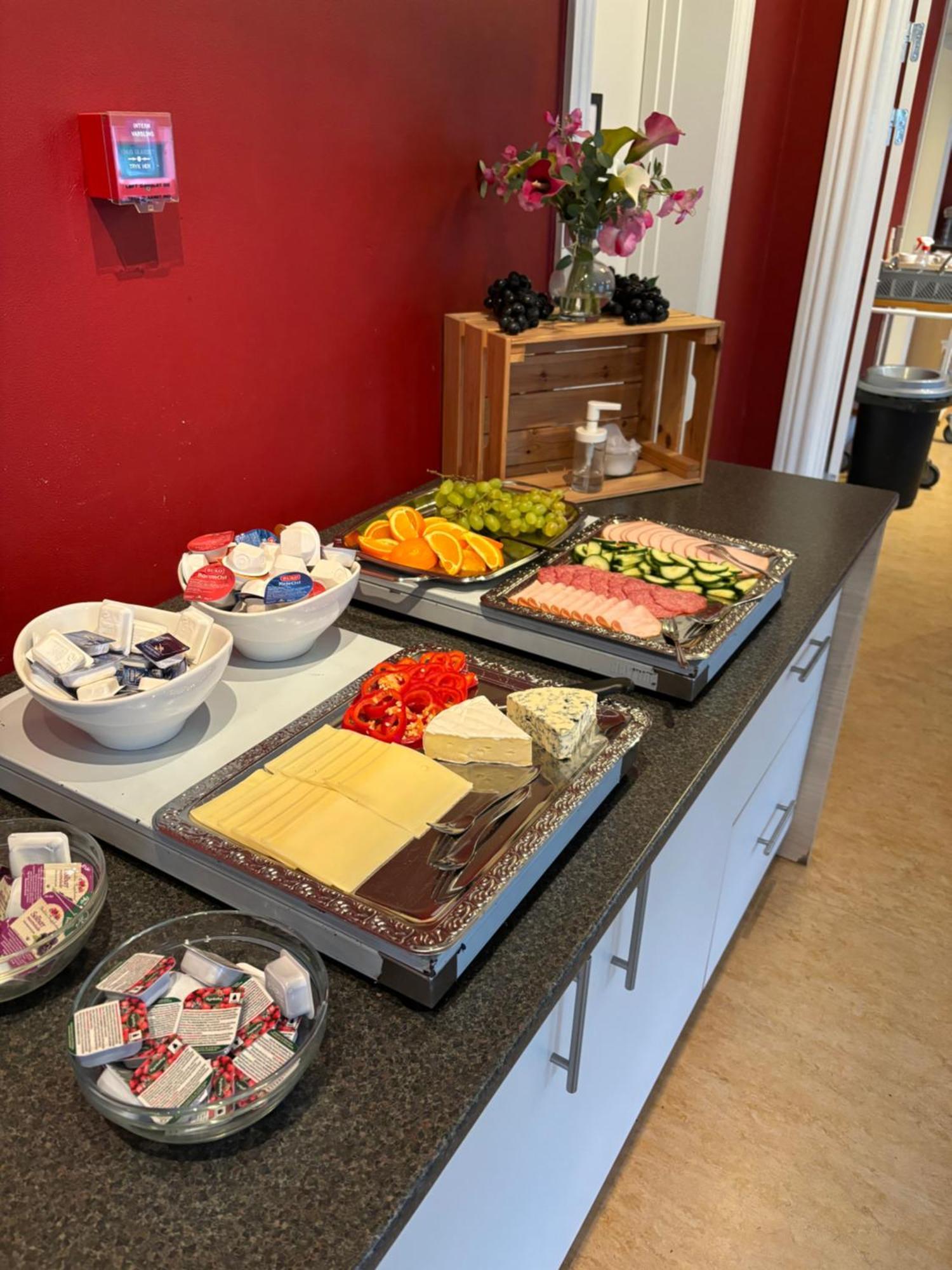 Danhostel Odense City Екстериор снимка A typical Danish breakfast