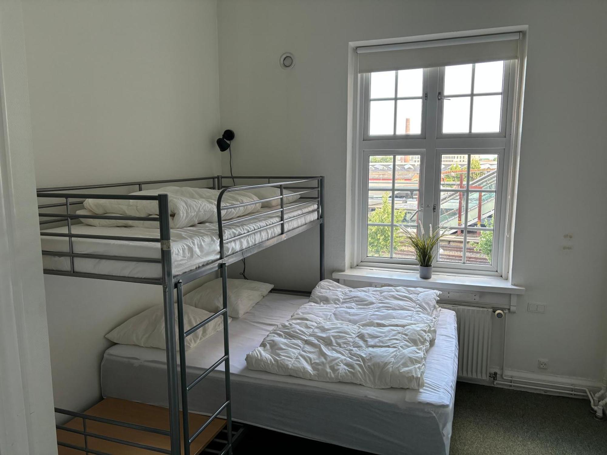 Danhostel Odense City Екстериор снимка A bunk bed in a hostel