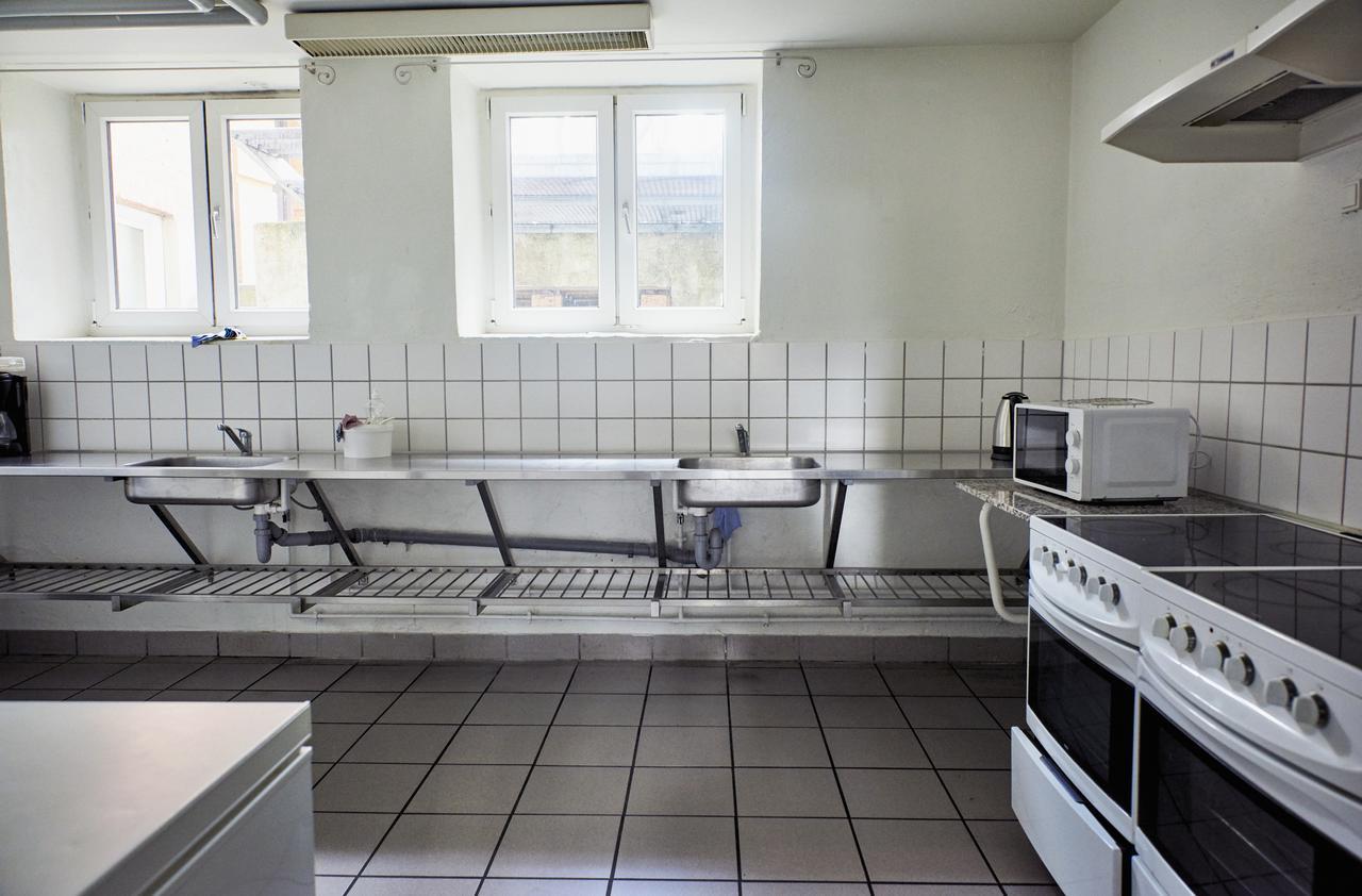 Danhostel Odense City Екстериор снимка A typical kitchen at a hostel