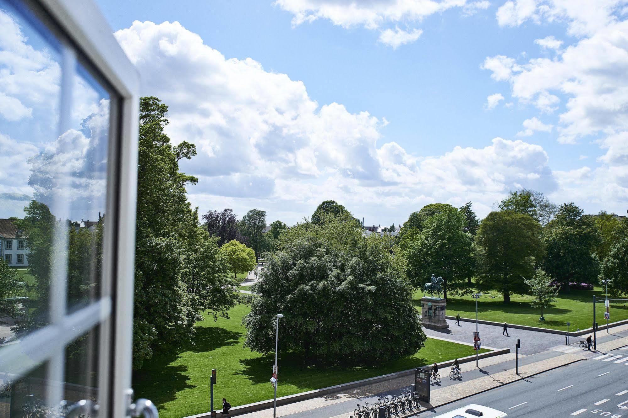 Danhostel Odense City Екстериор снимка View of the park from the hotel